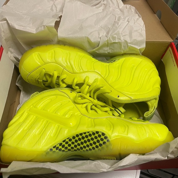 Nike Air Foamposite Pro Volt 2020 - Size 10.5🔥 - Picture 3 of 16